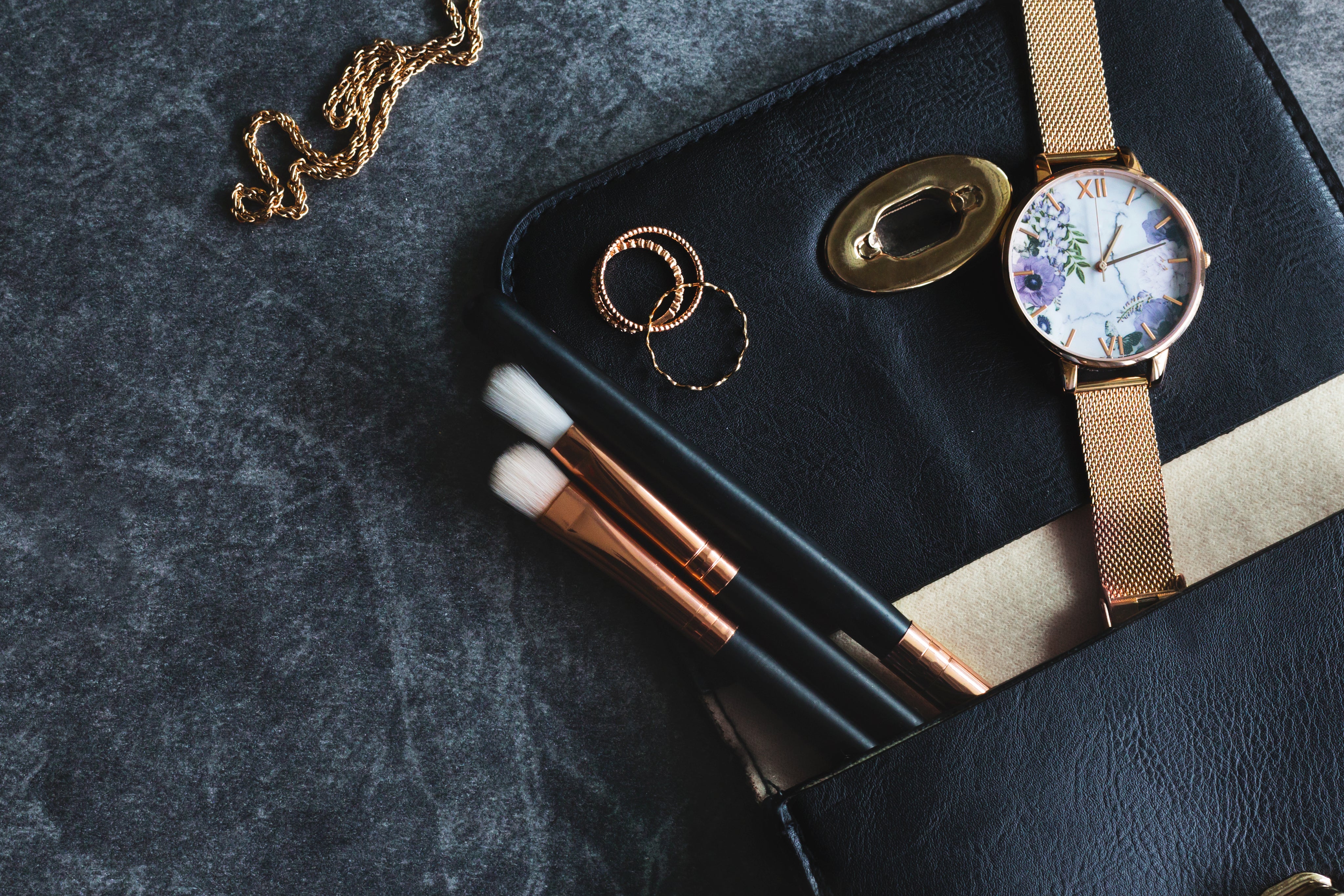 makeup-and-jewelry.jpg